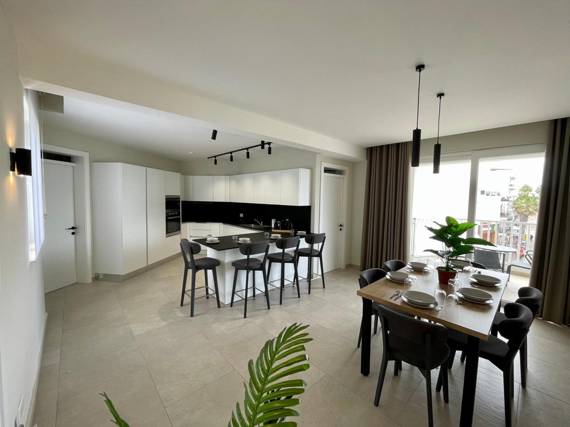 Bugibba Square Seafront Lux Apartments By Holi St. Paul's Bay Esterno foto