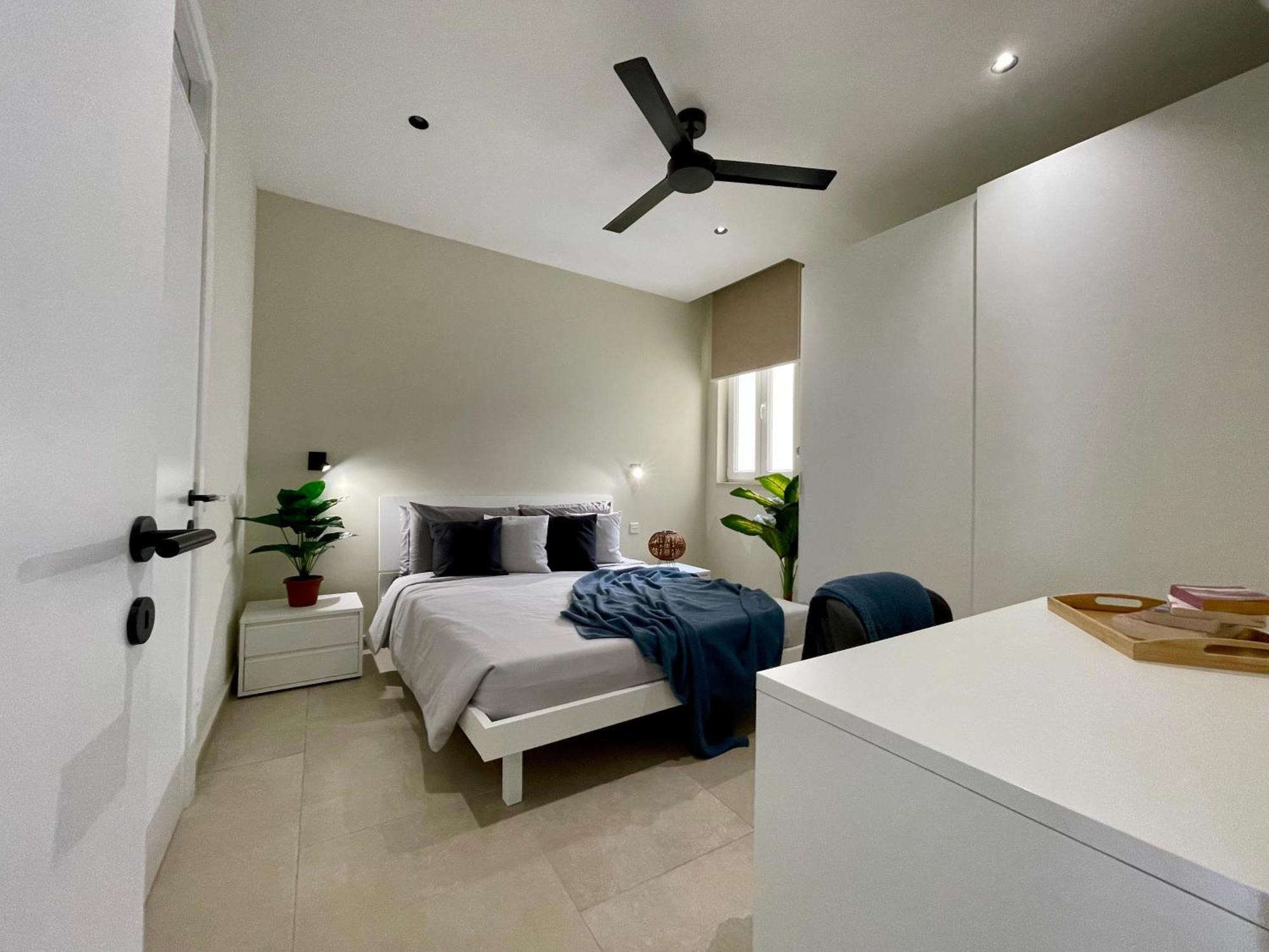 Bugibba Square Seafront Lux Apartments By Holi St. Paul's Bay Esterno foto
