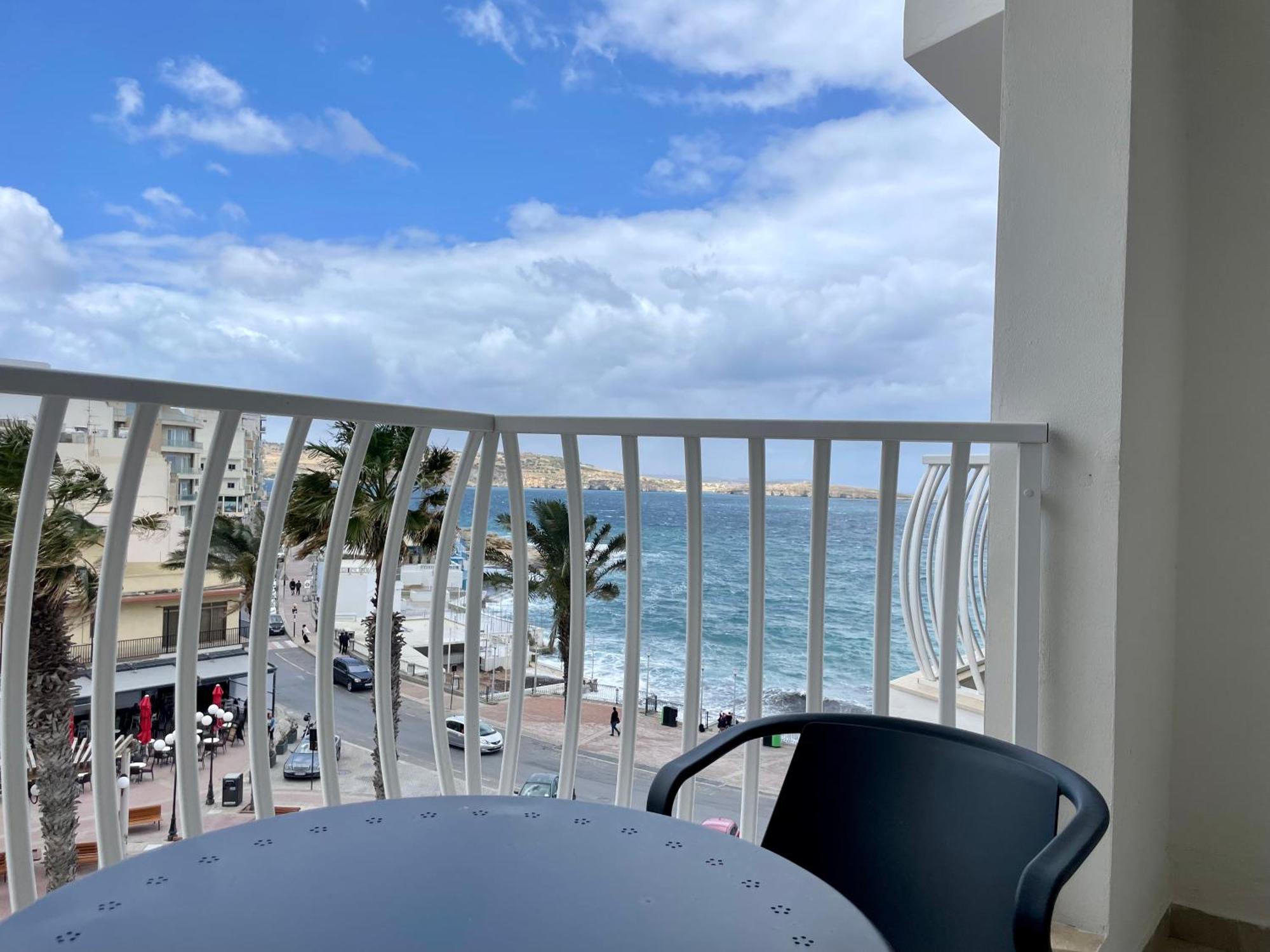 Bugibba Square Seafront Lux Apartments By Holi St. Paul's Bay Esterno foto