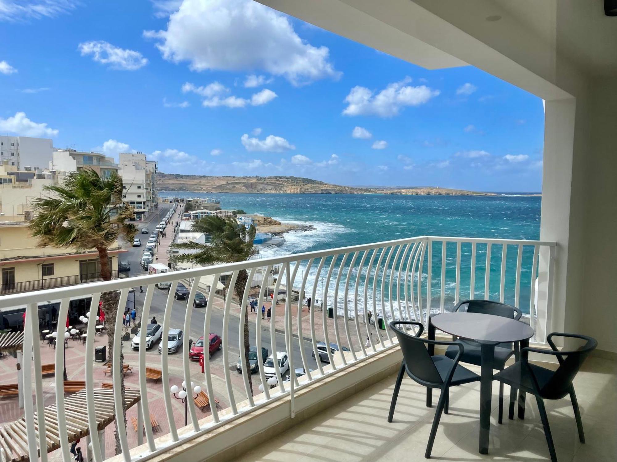 Bugibba Square Seafront Lux Apartments By Holi St. Paul's Bay Esterno foto
