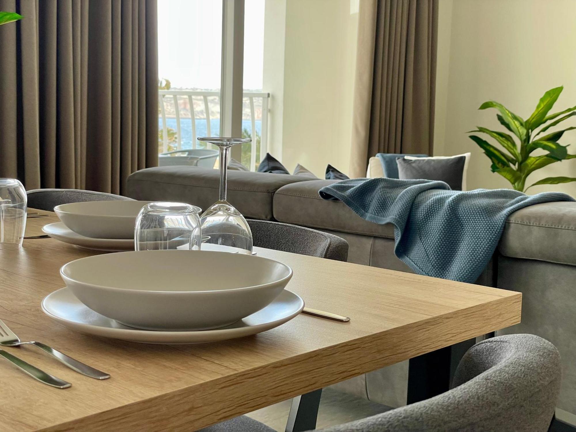 Bugibba Square Seafront Lux Apartments By Holi St. Paul's Bay Esterno foto