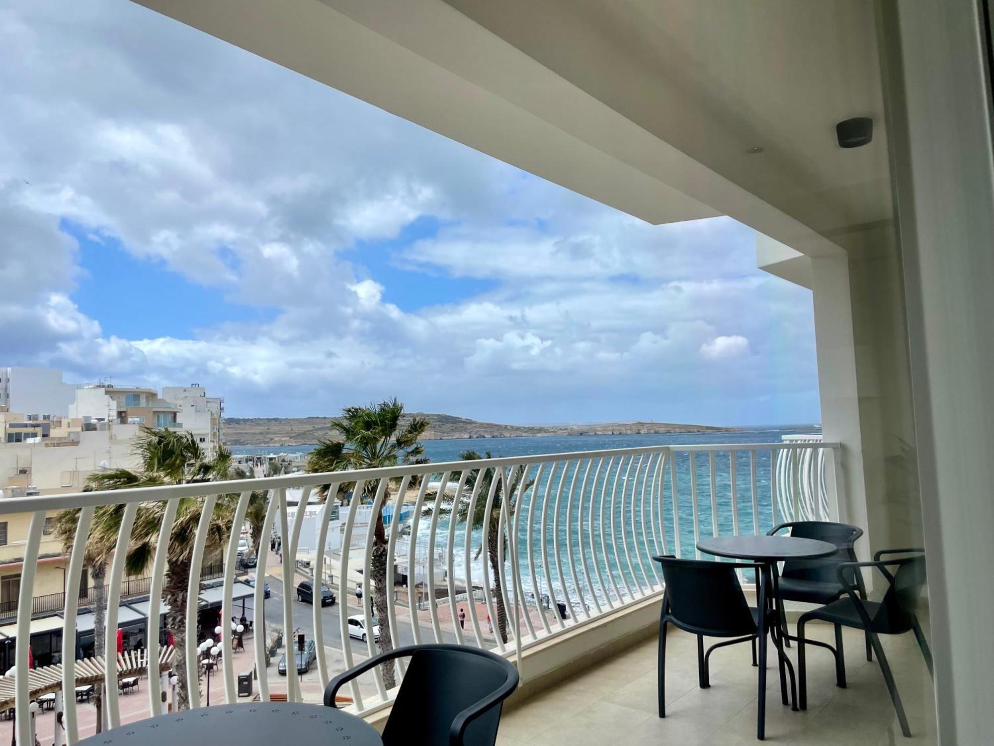 Bugibba Square Seafront Lux Apartments By Holi St. Paul's Bay Esterno foto