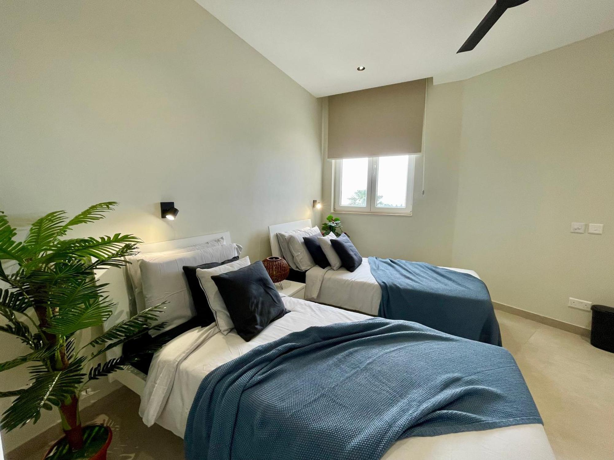 Bugibba Square Seafront Lux Apartments By Holi St. Paul's Bay Esterno foto